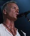 Стинг (англ. Sting — «жало»; настоящее имя Гордон Мэтью Томас Самнер, англ. Gordon Matthew Thomas Sumner; 2 октября 1951, Ньюкасл-апон-Тайн) — британский рок-музыкант и актёр, лидер группы The Police в 1976—1984 годах. С 1984 года выступает сольно. Стинг
