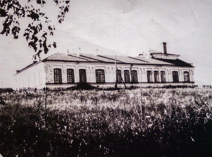 Фото №1003475. Фотография. Здание керамического училища и керамической мастерской. XX век