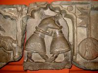 Рельеф (в трех частях) — ценральная часть