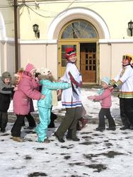 Паровозик.....Очень весело!