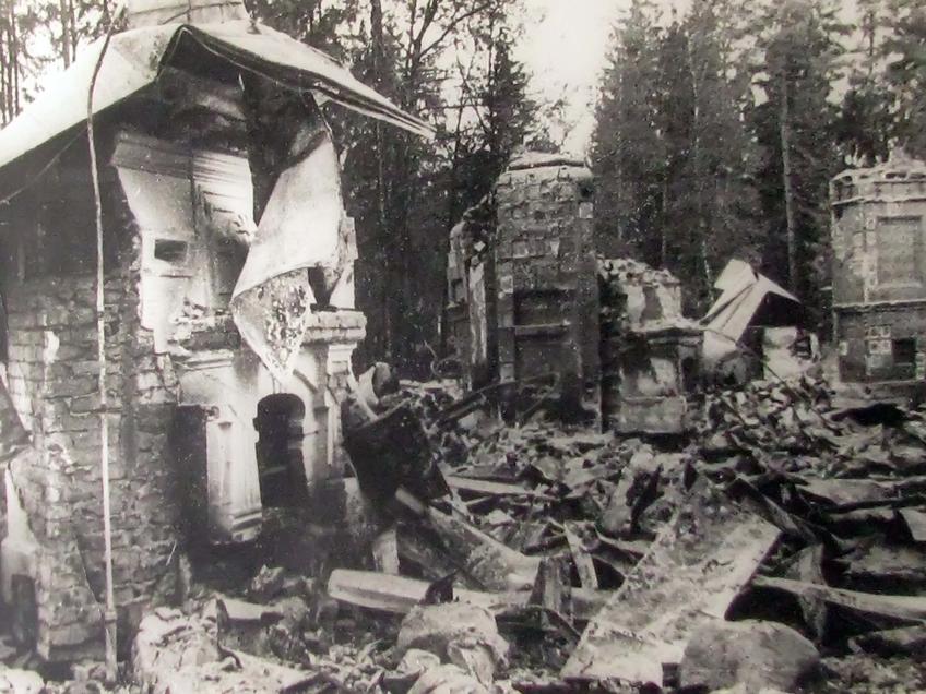 Руины дома И.Е. Репина. Июнь 1944