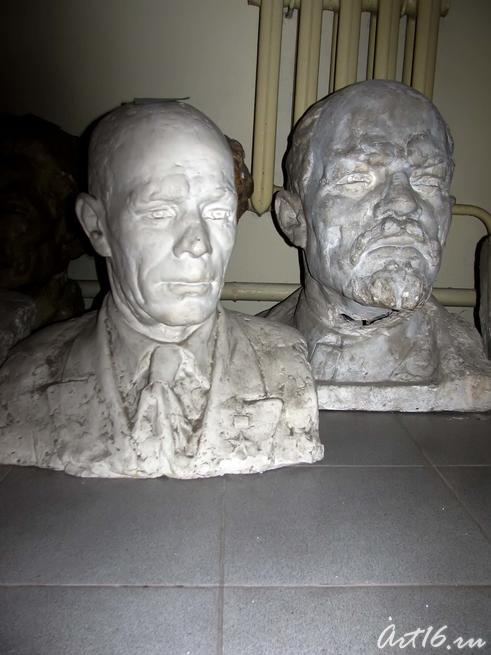 Бюсты, выполненные Б. Урманче