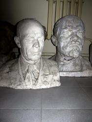 Бюсты, выполненные Б. Урманче
