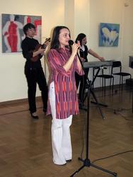 Карина Булычева (на переднем плане)