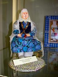Бабушка с четками. 2006