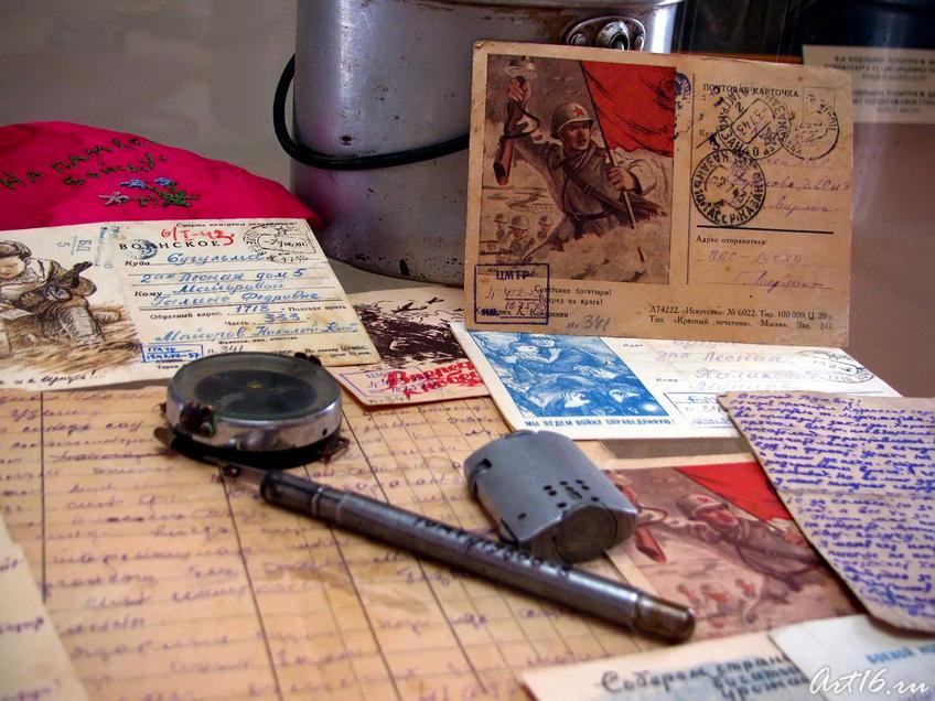 Фото №56692. Письма с фронта, личные вещи: зажигалка, ручка, компас, фляга