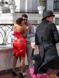 На площади перед мечетью