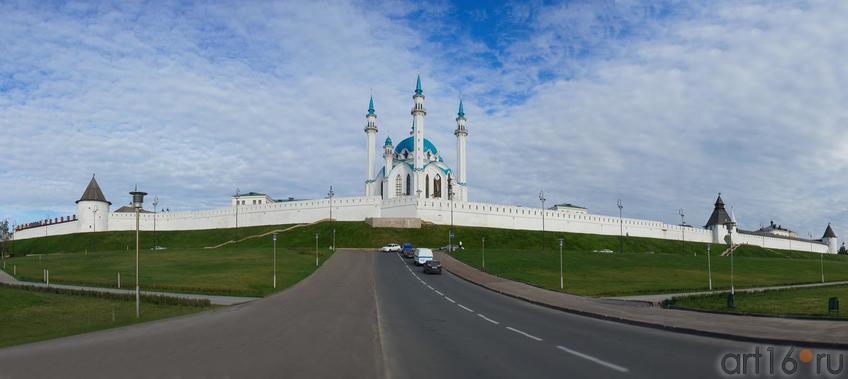Панорама казанского кремля с мечетью Кул Шариф