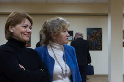 Справа: Голубцова Татьяна на выставке «Ностальгия о вечном»