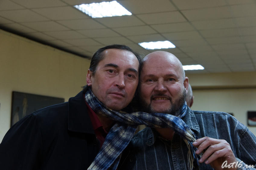 Слева: Анвар Сайфутдинов