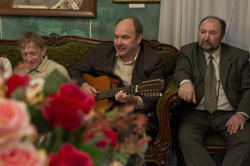 Владимир Гаранин, бард, шансонье (в центре)
