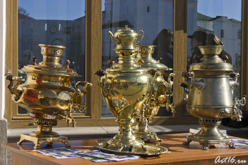Стол с самоварами пред НМ РТ