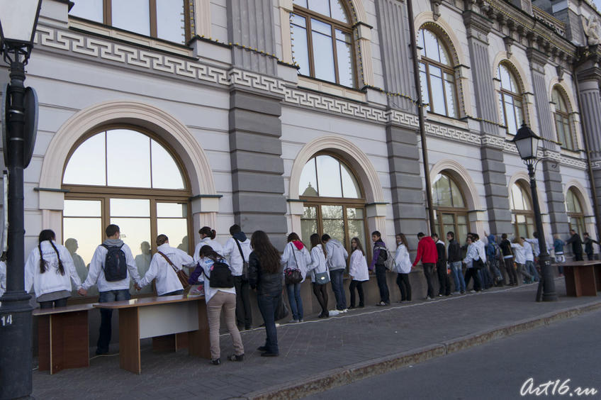 Это не то, что вы подумали, это — flash-mob «Музей в объятиях»