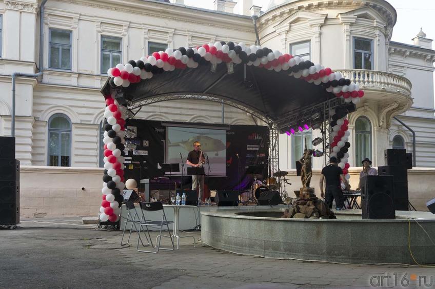 DJ Kamal и Валерий Иванов и саксофонист Евгений Соколов