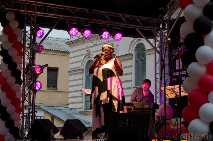 Tecora Rogers, Олег Анохин