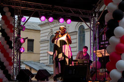 Tecora Rogers, Олег Анохин