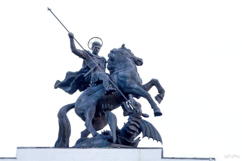Фото №828897. Скульптура Георгия Победоносца на триумфальной арке г. Курска