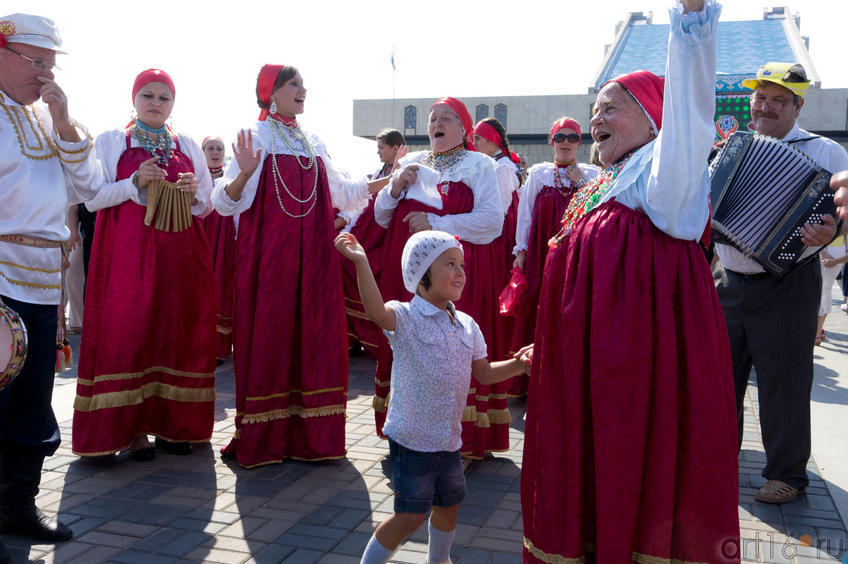 Подражая бабушке