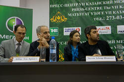 Аббас Эль- Арнаут (Иордания), Хильми Зубейр Шмшмаз (Турция) с переводчиками