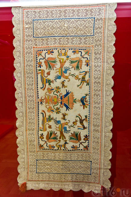 Покров с изображением зверей, птиц и цветов/ Испания, XVII в.