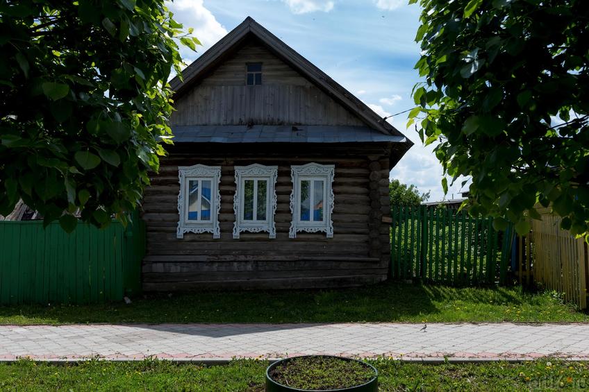 Фото №887979. Деревянный сруб с резными наличниками. Богатые Сабы