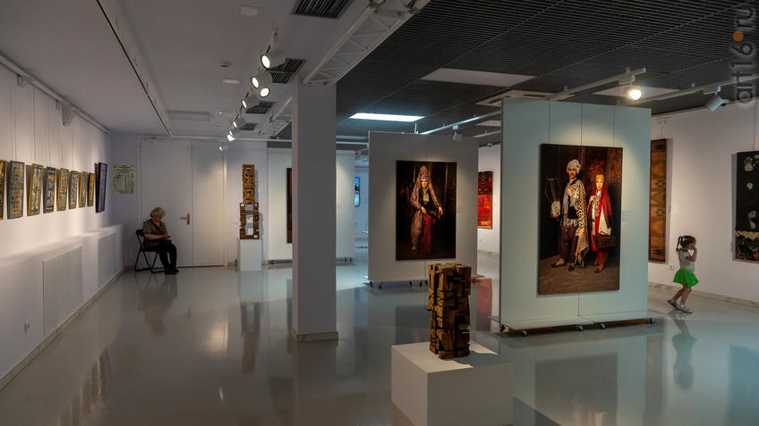 Фото №958755. Фрагмент экспозиции выставки художников Дагестана