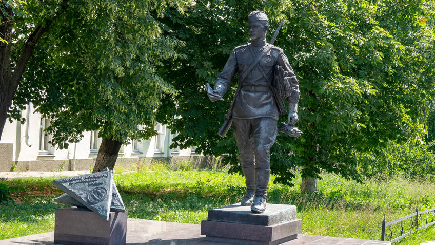 Фото №970613. Памятник фронтовому почтальону (2015)