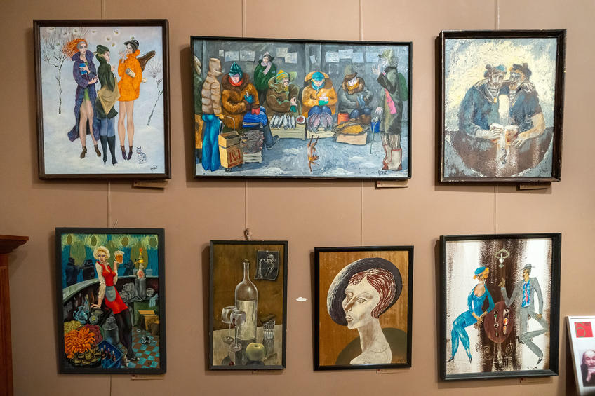 Фото №981184. Экспозиция с картинами Фаттахова Рустема Шайгалеевича (1946-2019)