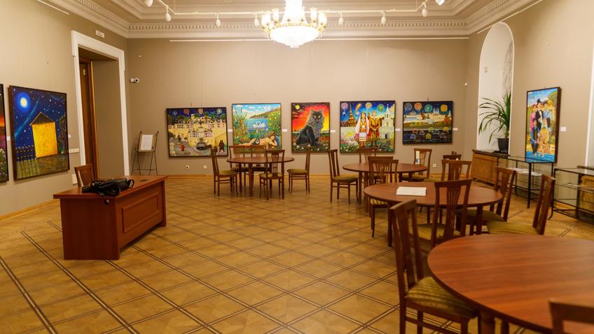 Фото №999880. Фрагмент экспозиции выставки А.Шаймарданова в Галерее «Окно»