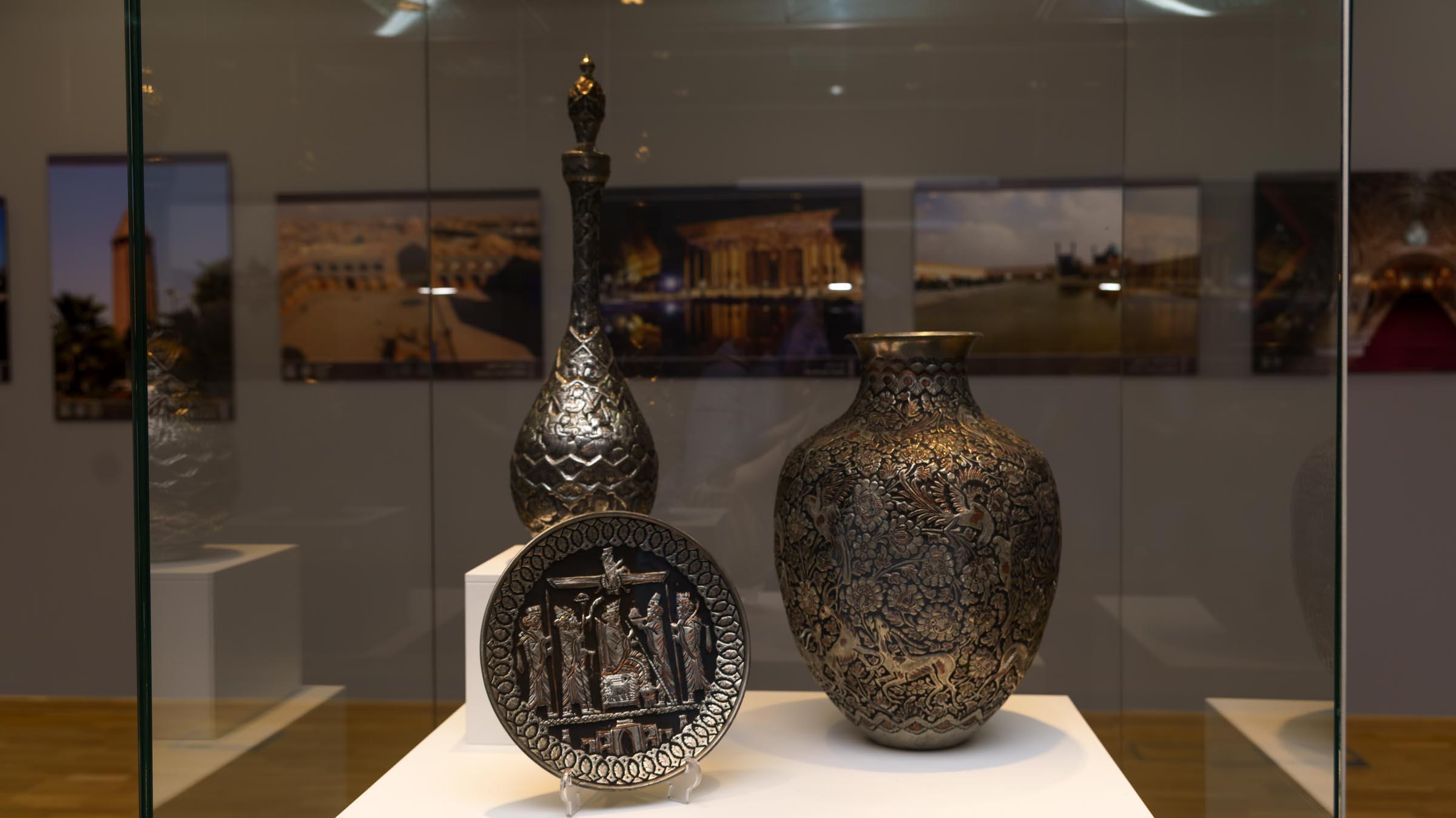Традиционная иранская чеканка меди под серебро::Наследие Древней Персии. Иранское искусство