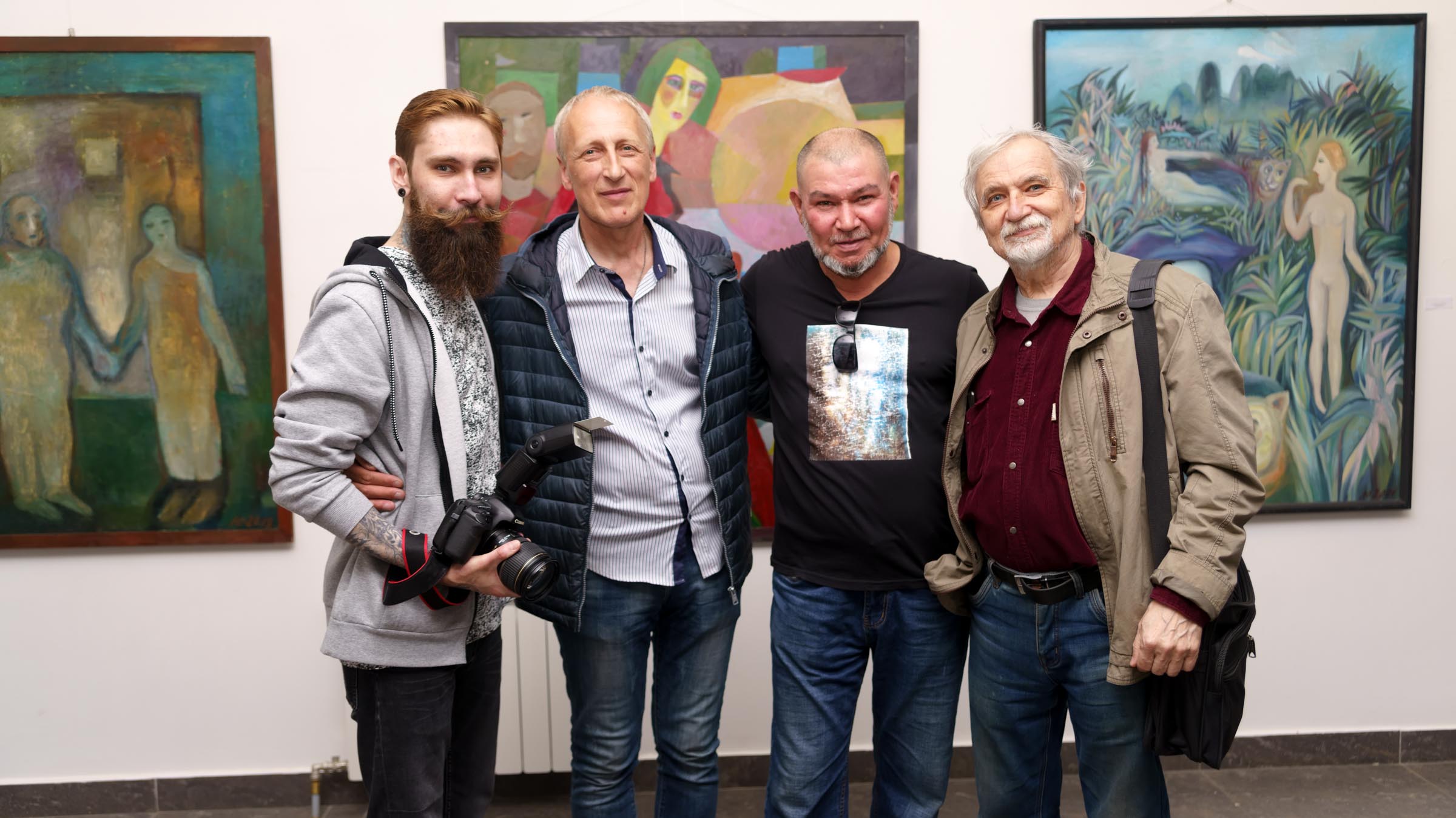 На выставке «Я родился весной» (Максим Каримов, ..., Тахир Ташев, Рашид Тухватуллин)::«Я родился весной» всероссийская выставка художников-наивистов
