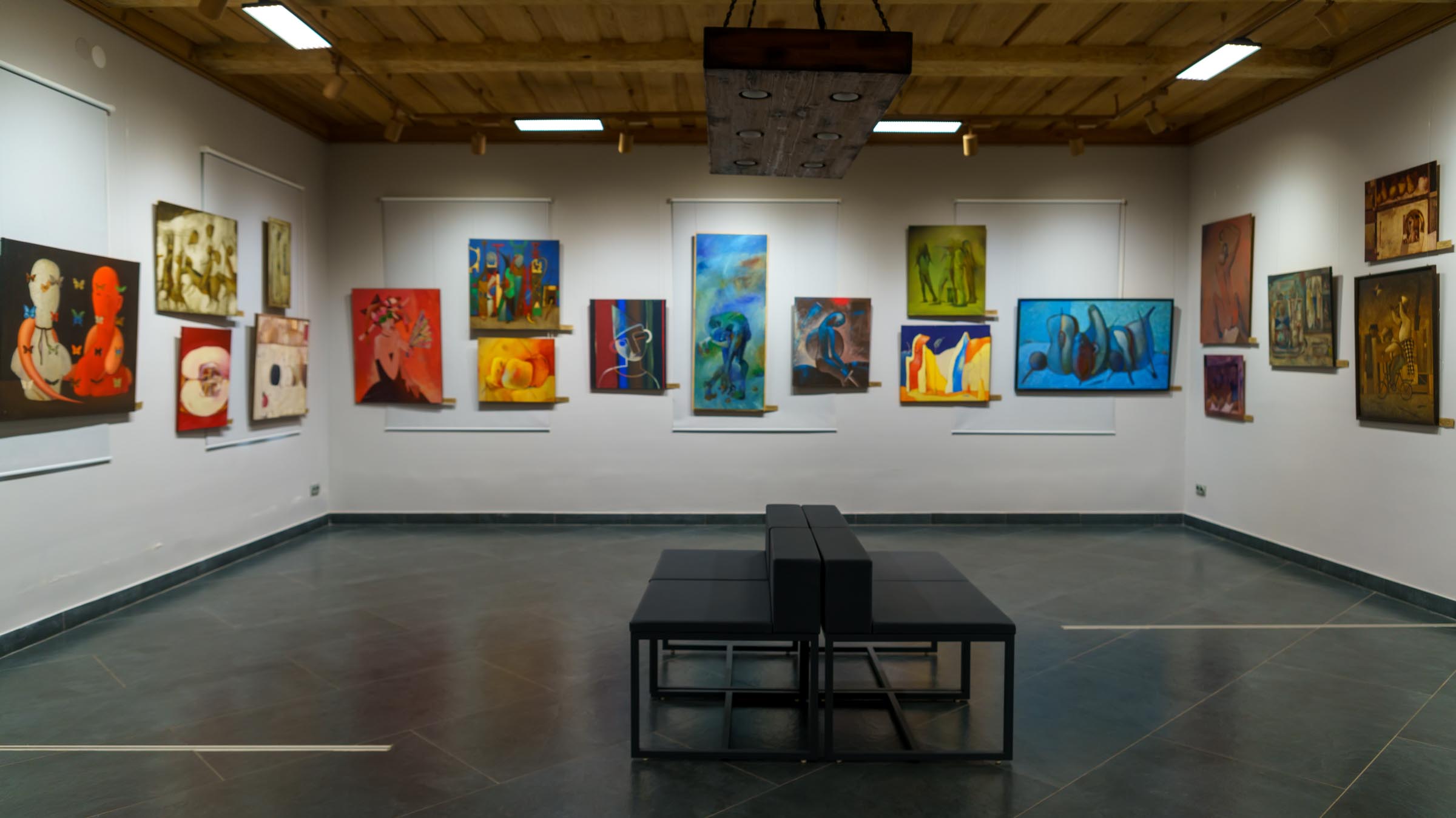 Фрагмент экспозиции выставки А.Дорофеева Линии вдохновения«»::Александр Дорофеев «Линии вдохновения»