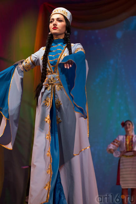 Дефиле в национальных костюмах, Зульфия (Дагестан/Россия, победительница конкурса)::Жемчужина мира - 2012