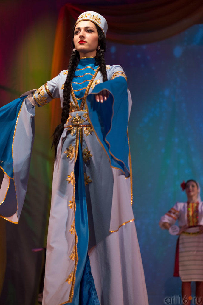 Дефиле в национальных костюмах, Зульфия (Дагестан/Россия, победительница конкурса)::Жемчужина мира - 2012