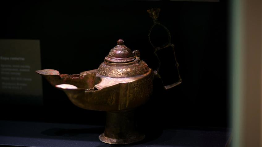 Светильник. Иран XII — нач. XIII вв.::«Серебро за меха» выставка 