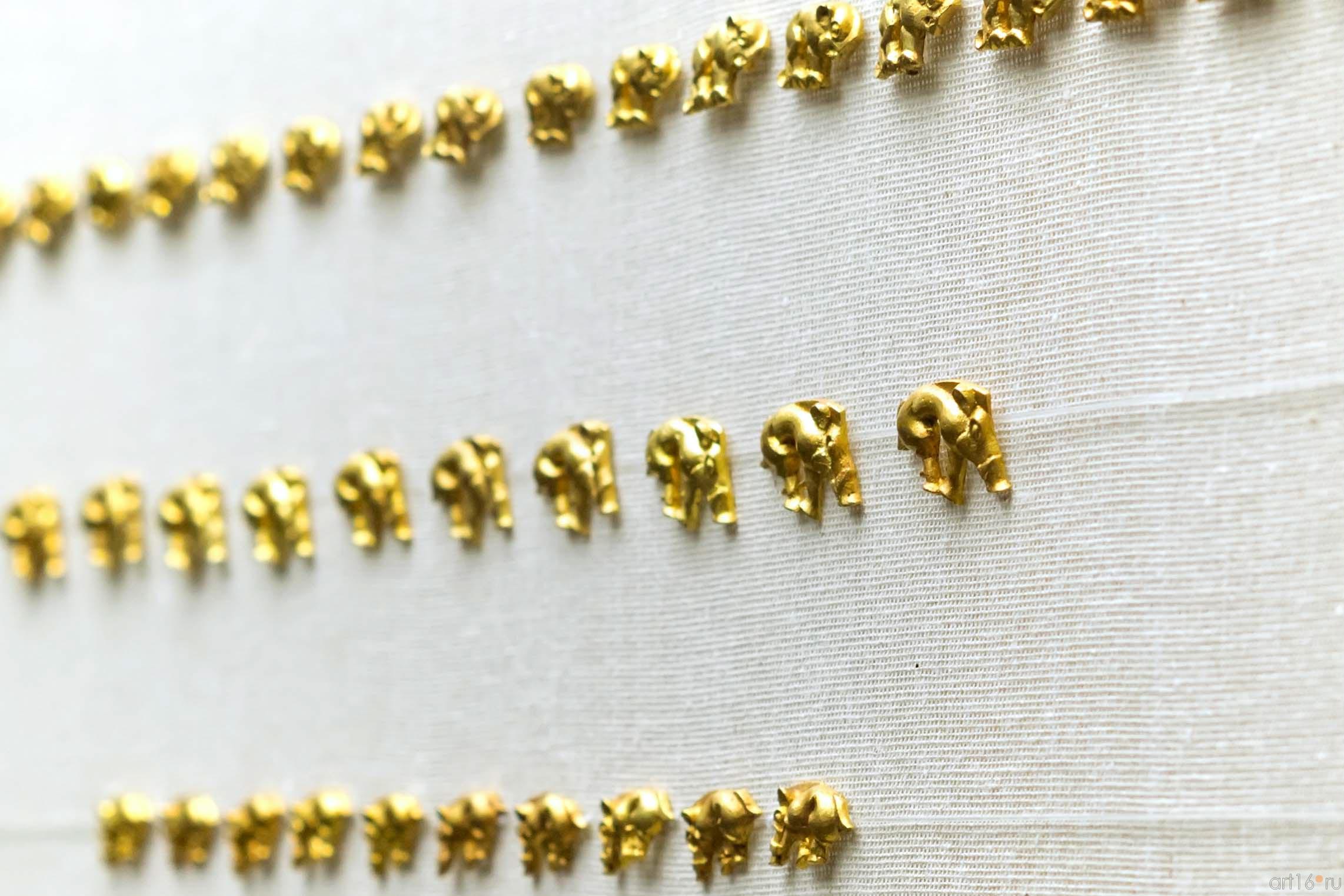 Бляшки в виде кабана - украшение Горитны, Золото::«Эрмитаж-Казань»: выставка «Кочевники Евразии на пути к империи»