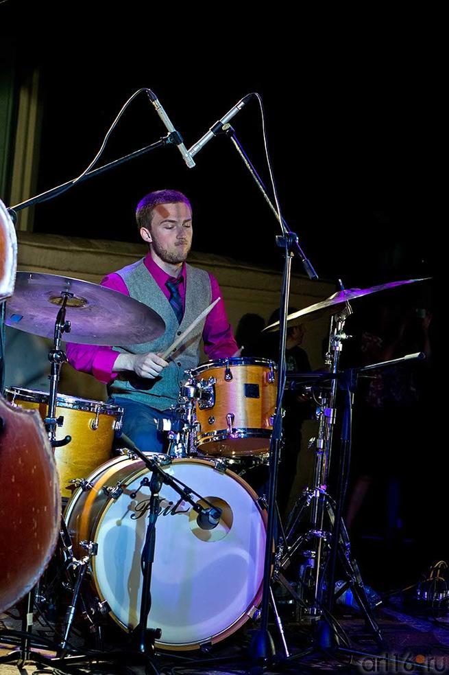 Lee Fish — барабаны::Джаз в Усадьбе Сандецкого. 2012.07.05 