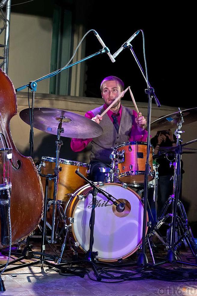  Lee Fish — барабаны::Джаз в Усадьбе Сандецкого. 2012.07.05 