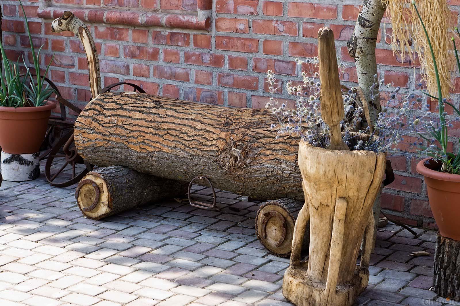 Инсталляция на конном дворе.  Свияжск, июль 2012::Свияжск, июль 2012