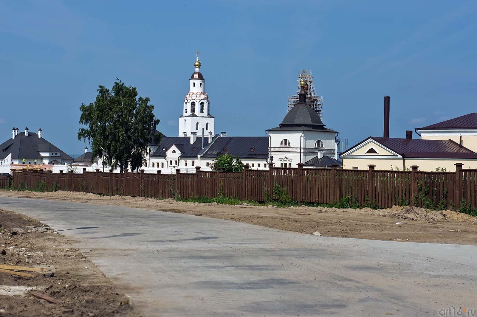 Успено -Богородицкий мужской монастырь. Свияжск, июль 2012::Свияжск, июль 2012