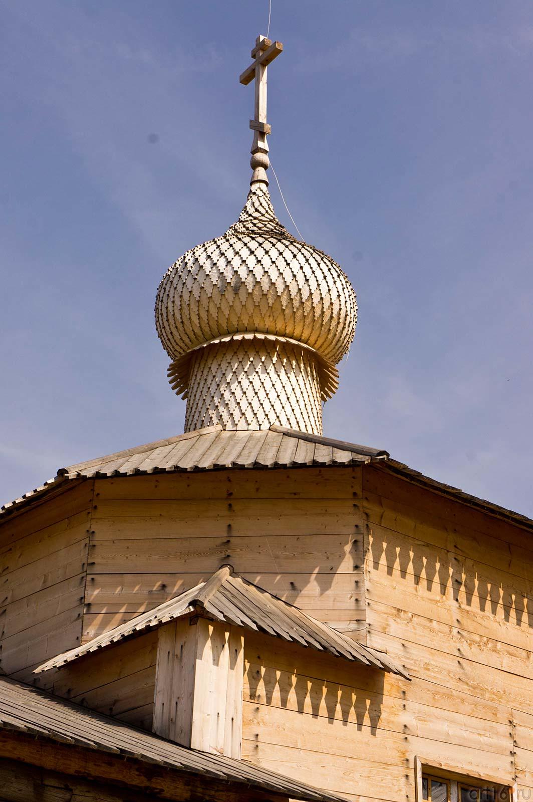 Деревянная церковь возле Собора Богоматери Всех Скорбящих Радости::Свияжск, июль 2012