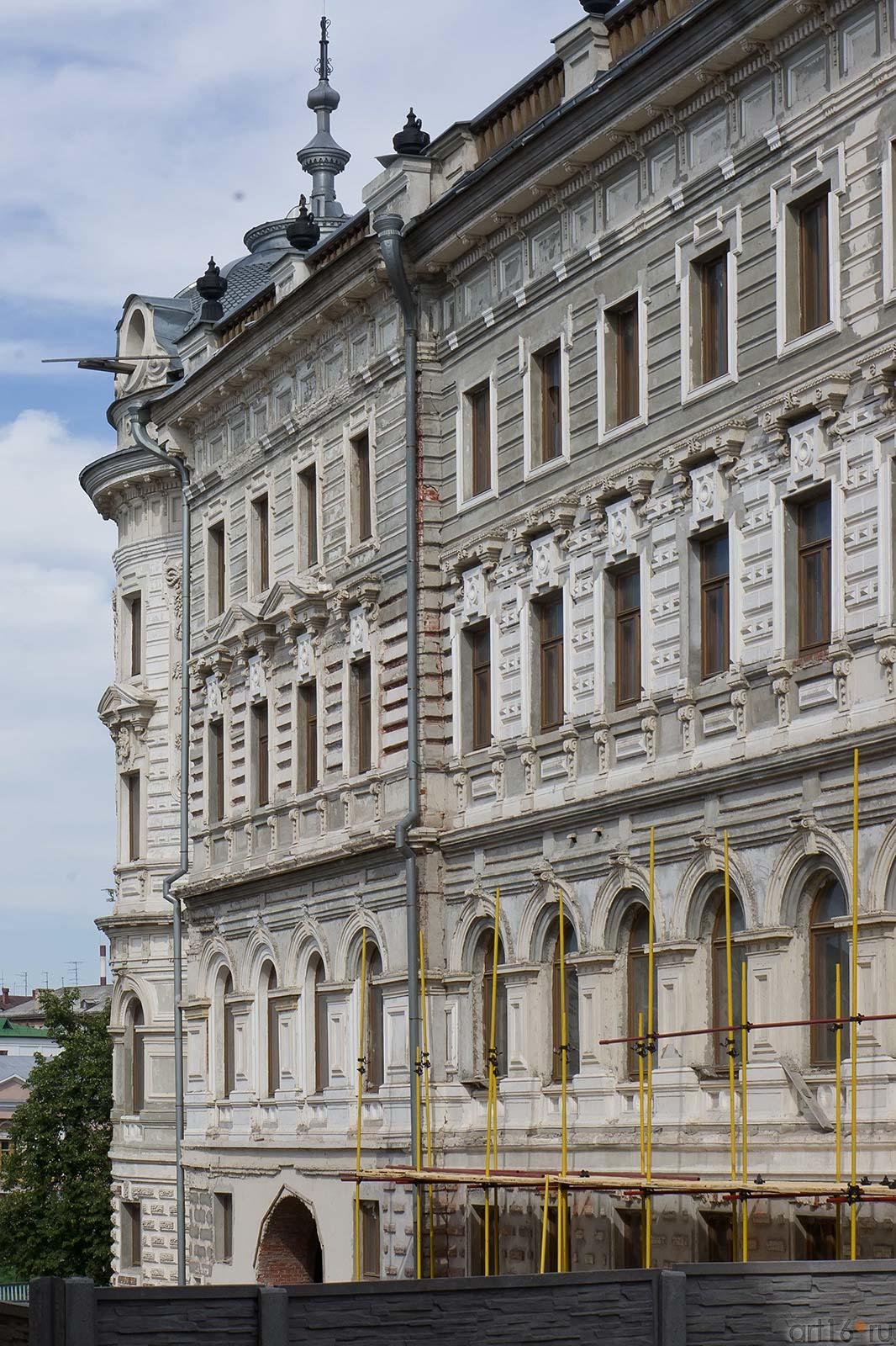 Фасад  Александровского Пассажа со стороны ул. М.Джалиля,   Казань, июль 2012::К статье Вайнер Б.Г.