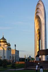 Храм иконы Казанской Божьей Матери, Памятник добычи 3 000 000 000 тонн нефти