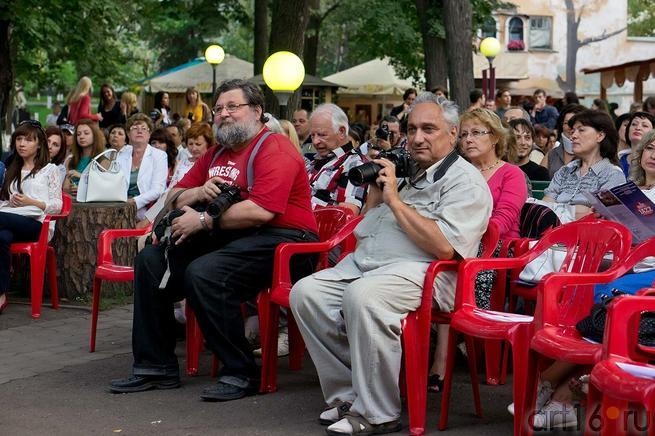 Зрители джазовой программы в парке Усадьбы Сандецкого. 26.07.2012::Джаз в усадьбе Сандецкого — 26.07.2012