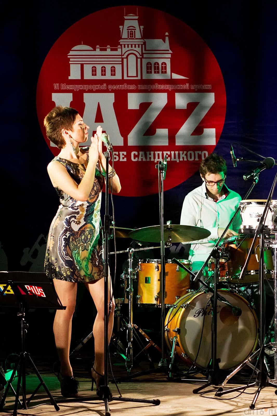 Татьяна Шишкова (Москва), Александр Кульков — барабаны. 26.07.2012::Джаз в усадьбе Сандецкого — 26.07.2012