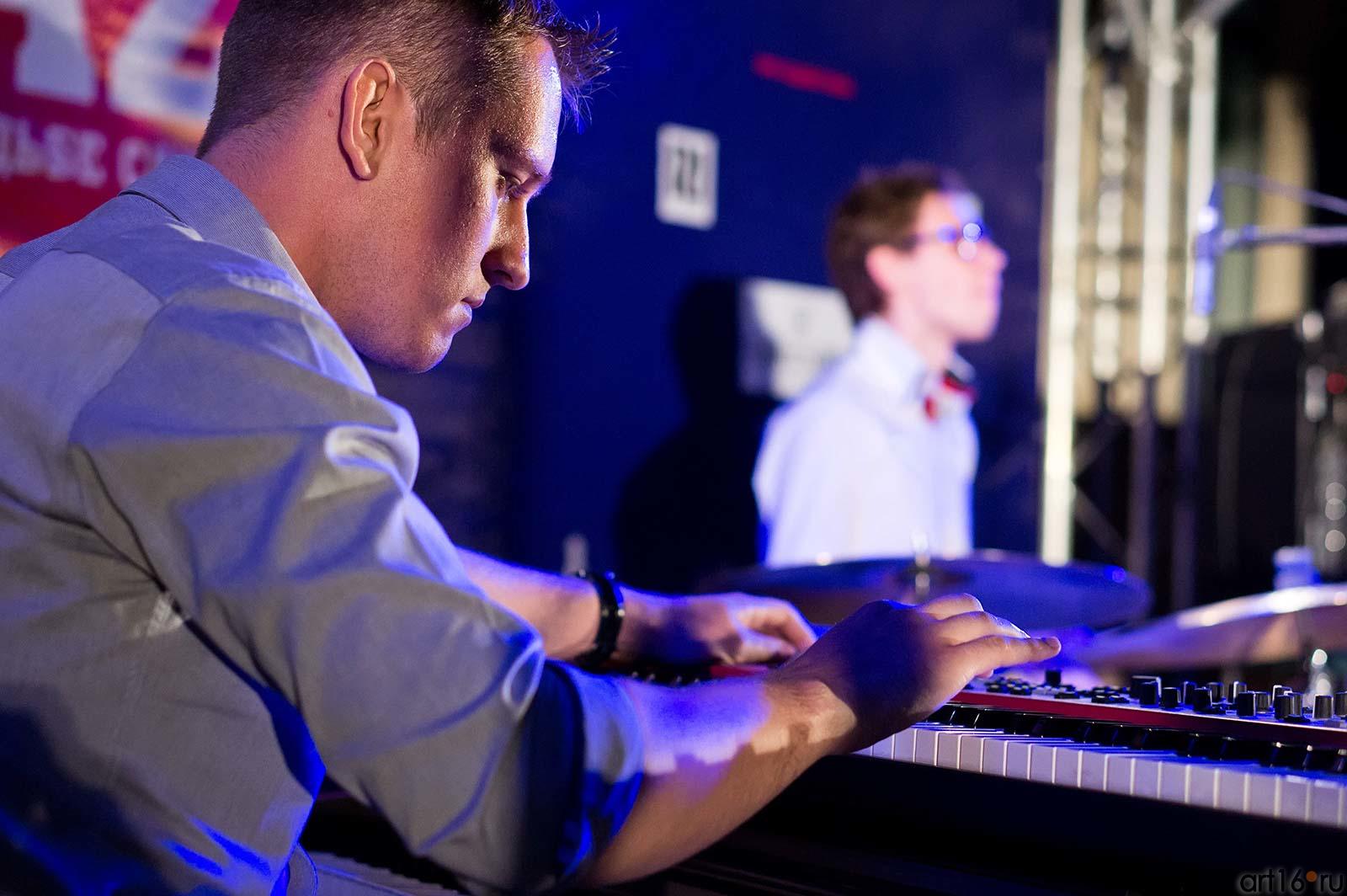 Евгений Лебедев — клавишные. «MARIMBA PLUS» feat. Татьяна Шишкова (Москва)::Джаз в усадьбе Сандецкого — 26.07.2012