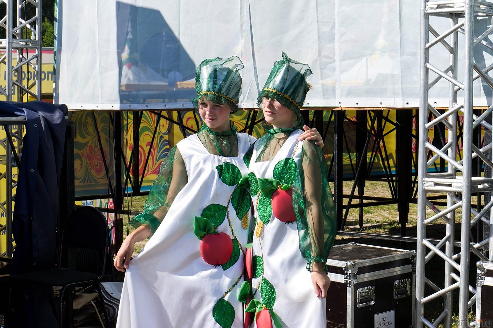 Перед выступлением. Елабуга, 3 августа 2012, Спасская ярмарка::Спасская ярмарка в Елабуге — 2012