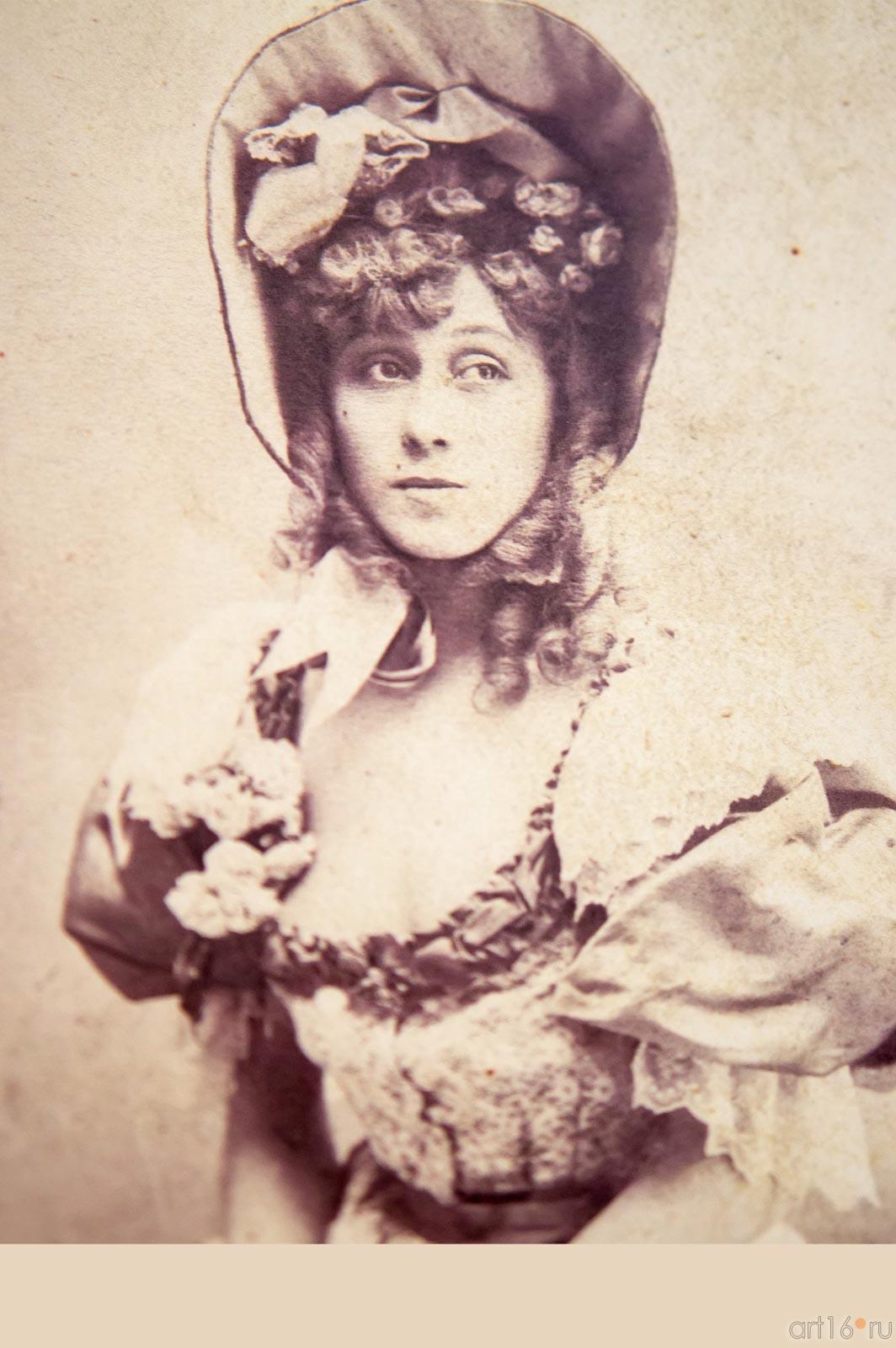 Джейн Авриль. Фото::Выставка литографий Анри де Тулуз-Лотрека