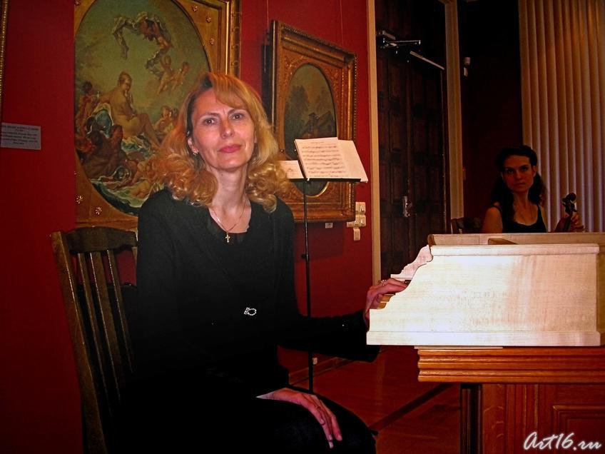 Фото №11150. Елена Бурундуковская (клавесин)