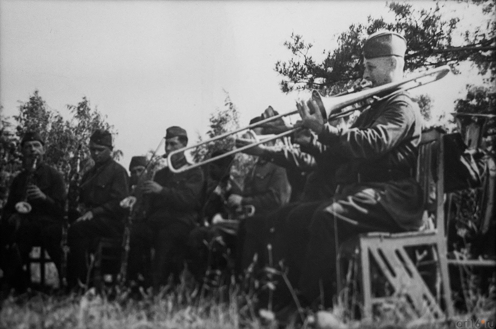 Фронтовые бригады ленинградских артистов. Съемка 1942-43 гг.::Блокадная виолончель